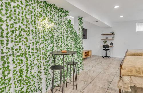 Seminary Hill Casa | Tropical Style Oasis with Modern Comfort