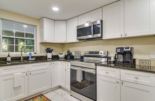 Greater Palm River Point CDC Cabaña | Tropical Tampa Home: Pets Welcome!