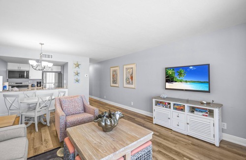 Captiva Condominio | **Tropical Tranquility Awaits – A Stunning One-Bedroom, One-Bathroom