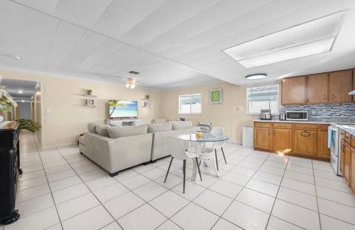 Fort Pierce Apartamento | Tropical Tranquility In South Hutchinson Beach
