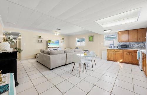 Fort Pierce Apartamento | Tropical Tranquility In South Hutchinson Beach