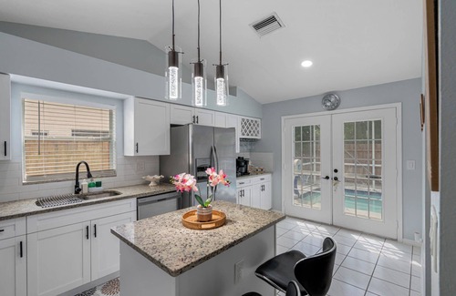 Oldsmar Casa | Tropical Vacay pool home