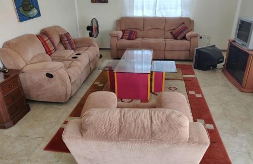 Roseau Apartamento | Tropical Villa