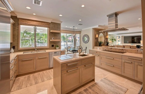Bermuda Riviera Casa | TROPICAL WATERFRONT MANSION STEP TO THE BEACH