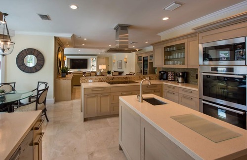 Bermuda Riviera Casa | TROPICAL WATERFRONT MANSION STEP TO THE BEACH