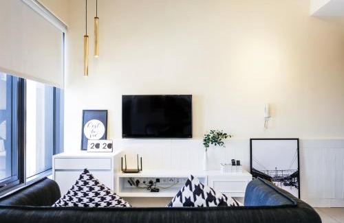 Downtown George Town Apartamento | Tropicana 218 Macalister Studio with Seaview