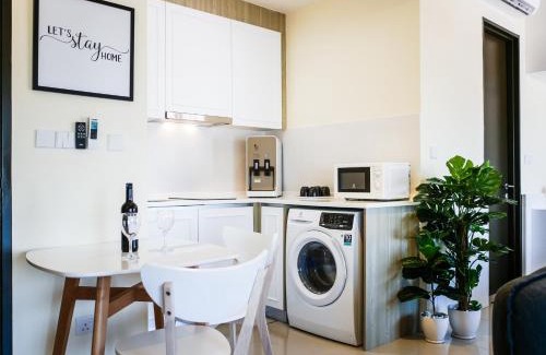 Downtown George Town Apartamento | Tropicana 218 Macalister Studio with Seaview