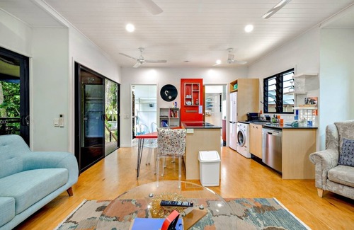 Manunda Casa | Tropicana Treehouse Peacefully Perched in Cairns