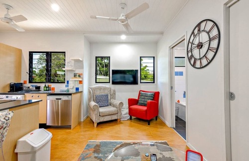 Manunda Casa | Tropicana Treehouse Peacefully Perched in Cairns