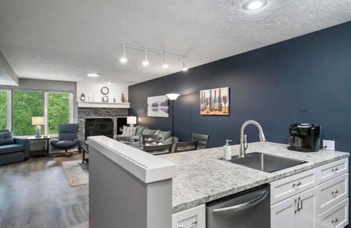 Harbor Springs Casa | Trout Creek Resort/Golf/Pool/Hot tub/Sauna/Pet friendly
