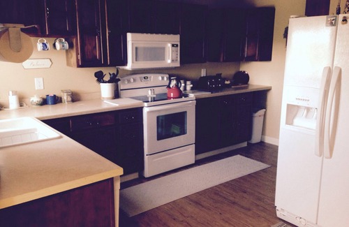 Gateway Chalet De Esquí | Trout Fishing Lake Front- Mt. Views- Fish, Boat, Hike, Play, Swim, sleeps 8