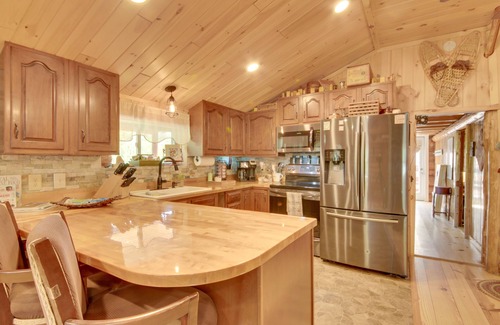 Freedom Cabina | Trout Ponds & Sauna: Unique Log Cabin in Freedom