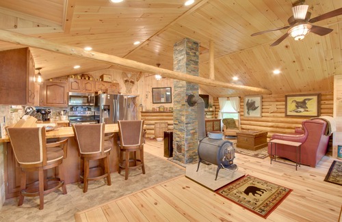Freedom Cabina | Trout Ponds & Sauna: Unique Log Cabin in Freedom