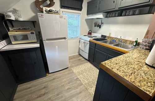 Montgomery Center Cama Y Desayuno | Trout River Suite - Amazing 1BR suite with deck overlooking the Trout River & only 7 minutes to Jay Peak Resort. With Breakfast Included!