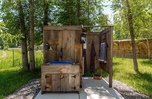 Bozeman Alquiler De RV | TroutChasers Glamping Tent - Crackling Fire, Fresh Air, Fly Fishing