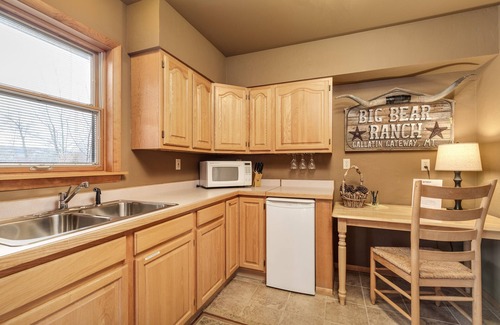 Bozeman Apartamento | TroutChasers Suite - Avail 8/16-8/26 for Montana State U. Move-in & Orientation