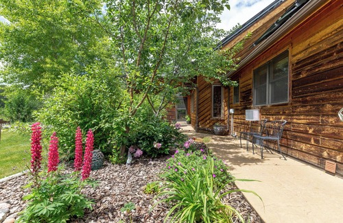 Bozeman Apartamento | TroutChasers Suite - Avail 8/16-8/26 for Montana State U. Move-in & Orientation