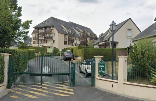 Touques Apartamento | Trouville boundary: Beautiful 3-room apartment with parking and two sea-view balconies