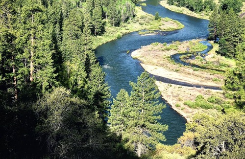 Truckee Casa | Escapada al río Truckee: vista panorámica del río, pesca con mosca y esquí
