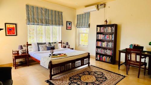 Lansdowne Casa | True Blue, Deluxe room in The Umri Lansdowne