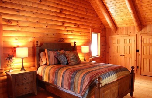 Naples Cabina | True Log Cabin Living at Bristol Mountain - Cabin Culture UNIT B