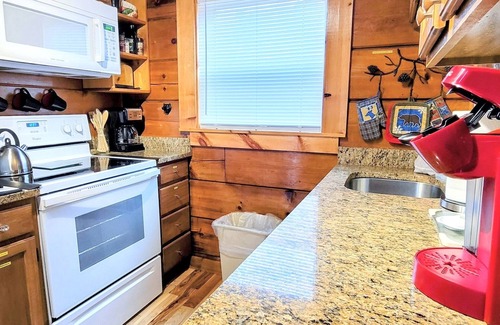 Gatlinburg - Pigeon Forge Cabina | Log Cabin de lujo con vistas espectaculares! Jacuzzi, WiFi, Grill, Pabellón Privado