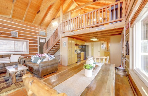 Waynesville Cabina | True Log Cabin w/ Game Room, Year-Round Views