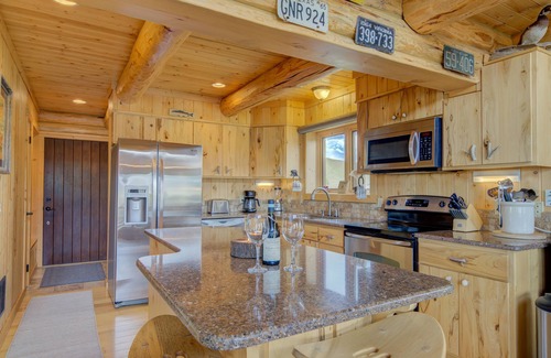 Cameron Casa | True Montana Log Cabin, Great Hunting/Private Madison River Fishing 3+2.5/YNP