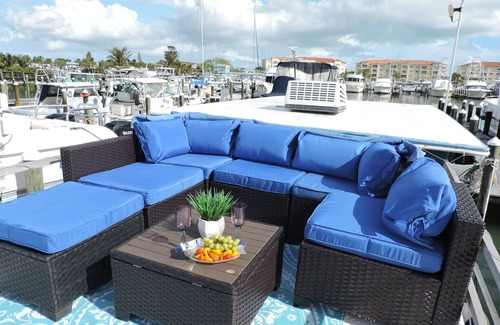 Fort Pierce Alquiler De Eote | True on the water FL vacation! Extra's included! Fun marina with a lot to do!