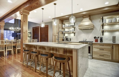 Snow Pine Estates Chalet De Esquí | True Ski In/Out 5bed 4bath Chalet with Games room & Private Hot Tub