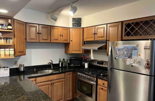 North Troy Condominio | True Ski-in Ski-out! Walk to hotel-waterpark-golf