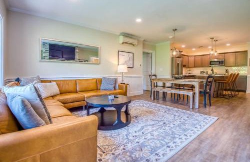North Conway Casa | True Upscale Ski In & Out Condo with Pool & Hot Tub