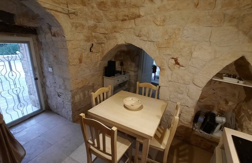 Ostuni Casa | Trulli Momenti delle Stelle, private 12 m Pool, BBQ, roofed outside Kitchen