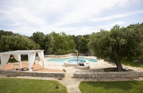 San Michele Salentino Casa | trullo degli ulivi con piscina e vasca per bambini