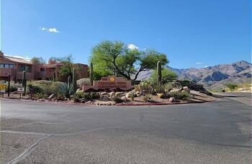 Tucson Condominio | Truly enchanting! Superior upgrades, great location and community amenities.