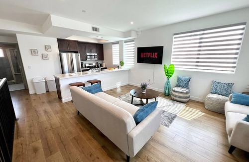 Pico-Union Casa | Truly Special LA Gem private rooftop deck VIEWS