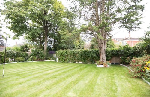 Trafford Casa | Truly stunning large house in a central location
