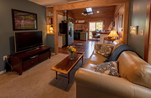 Green Haven Cabaña | Truly Waterfront Cottage