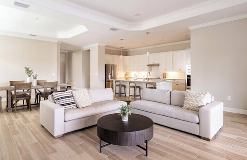 Bonita Springs Casa | Truvilla stunning new home