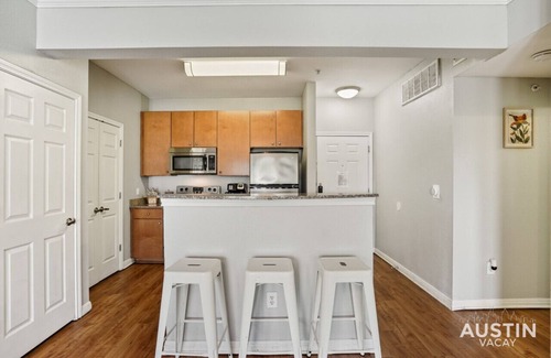 Pemberton Heights Apartamento | Extremely Comfortable King Beds in Super Cute Apt