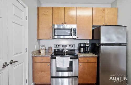 Pemberton Heights Apartamento | Extremely Comfortable King Beds in Super Cute Apt