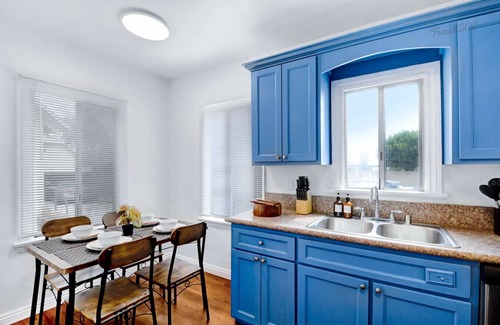 Alhambra Apartamento | Cozy 2BR Pet-Friendly Stay + Near DTLA #TravelSGV