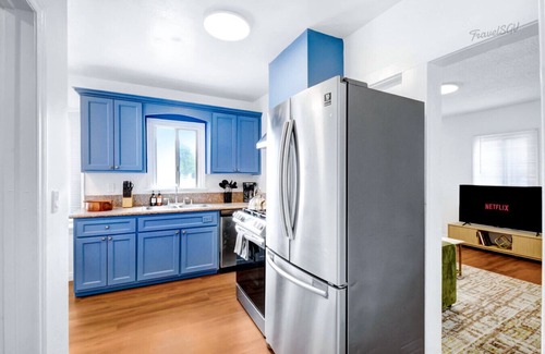 Alhambra Apartamento | Cozy 2BR Pet-Friendly Stay + Near DTLA #TravelSGV