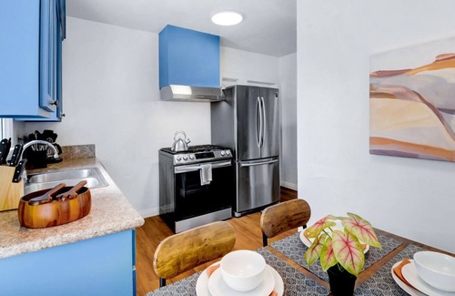 Alhambra Apartamento | Cozy 2BR Pet-Friendly Stay + Near DTLA #TravelSGV