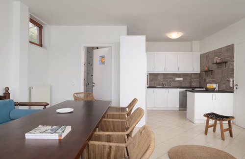 Houdetsi Villa | Residencia Tsourlakis! Piscina de 50m2, gimnasio, a poca distancia de tiendas, total privacidad.