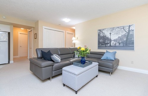 Cordova Bay Casa | TU CASA - Your Home Away From Home. Central location close to all amenities.