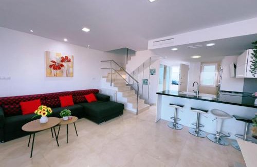 Gran Alacant Casa | Tu Oasis en Urbanización Carabassi