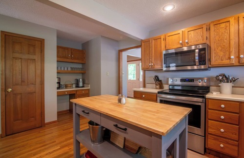 Sylva Casa | Tuckasegee Chateau - Private River Access with Rafting and Tubing!