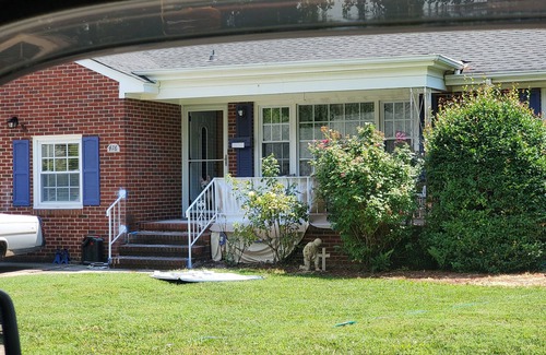 Newport News Casa | Tucked away 3-bedroom estate with AC and WiFi in fabulous Hampton