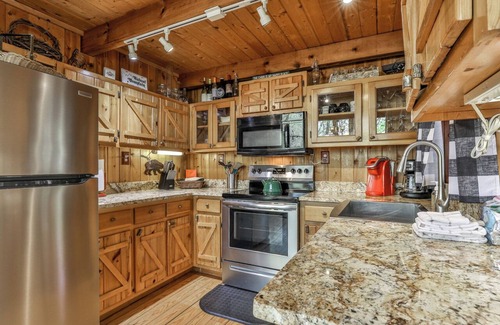 Walnut Mountain Cabina | Tucked Away - 3 BR, 2 BA, Tree Top Chalet